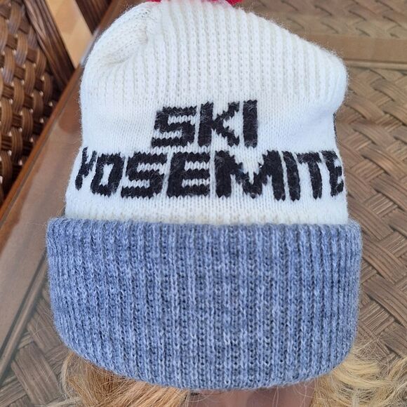Vintage YOSEMITE Ski Beanie Red Pom Badger Pass California - Picture 16 of 16